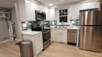 Micro-ondes, four, plaque de cuisson, lave-vaisselle