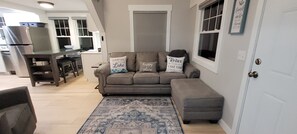 TV - Nautical theme Cottage Lake views/Access, mins to Cedar Point, Sports Force Boat (Huron)