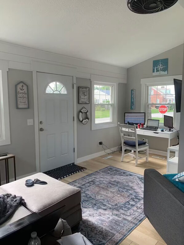 TV - Nautical theme Cottage Lake views/Access, mins to Cedar Point, Sports Force Boat (Huron)