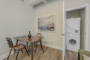 Dining - Bold, Spacious 2br in Boston`s Financial District (Boston)