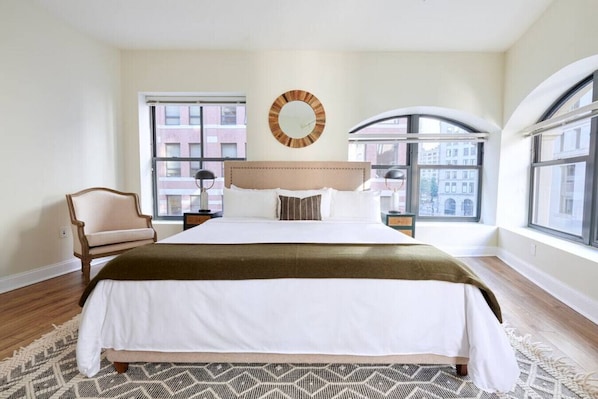 Desk, iron/ironing board, WiFi, bed sheets - Bold, Spacious 2br in Boston`s Financial District (Boston)