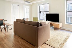 TV - Milk153-3B-2/2 · Cozy 2br in Boston FIDI District (Boston)