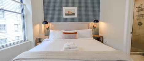 Desk, iron/ironing board, WiFi, bed sheets