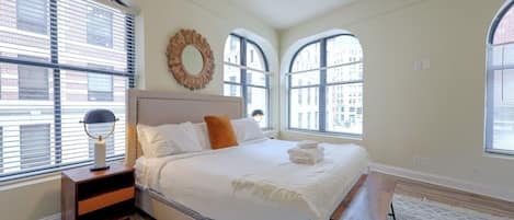 Desk, iron/ironing board, WiFi, bed sheets