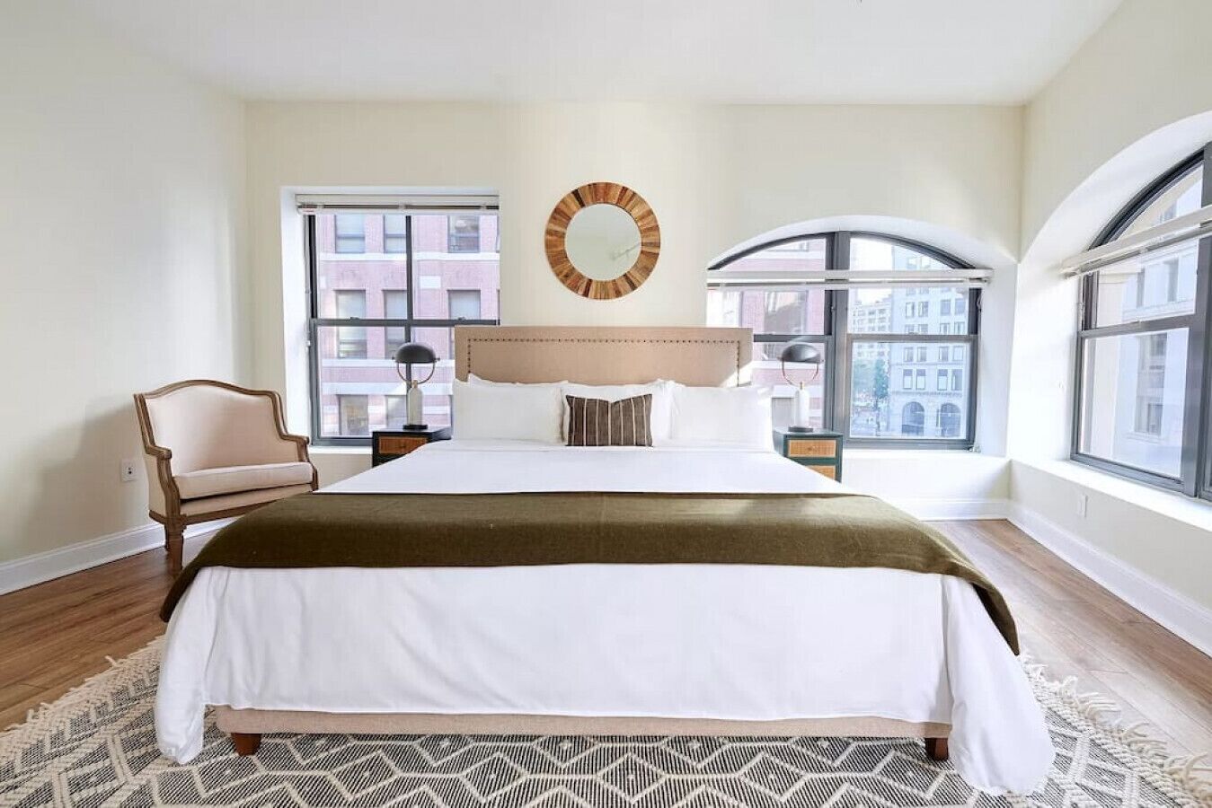 Escrivaninha, ferros/tábuas de passar roupa, Wi-Fi, roupa de cama