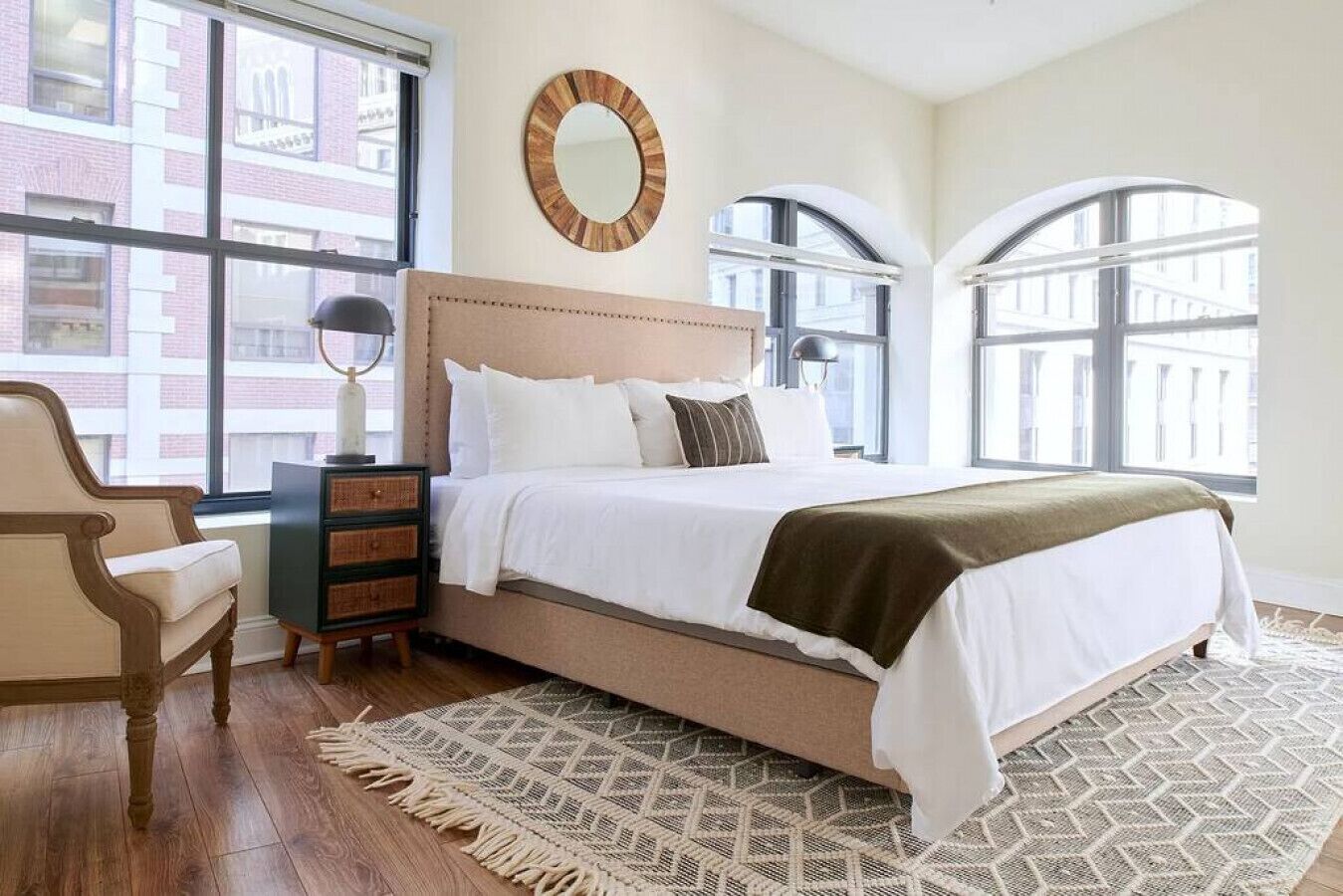 Bureau, fer et planche à repasser, Wi-Fi, draps fournis