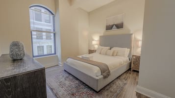 Desk, iron/ironing board, WiFi, bed sheets