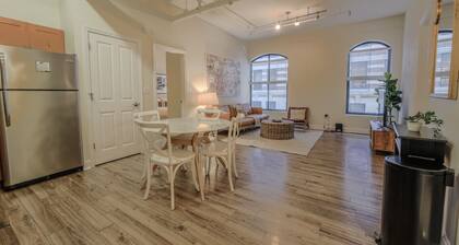 Milk153-3C-2/2 · Lavish FIDI 2br/2ba | Close to everything!