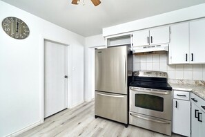 Private kitchen - 245 Elliott · Centrally located 3BDRM home in CityCore! (Windsor)