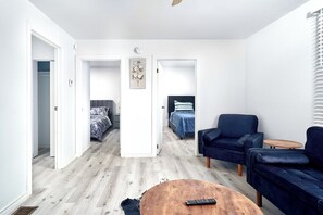 3 bedrooms, free WiFi - 245 Elliott · Centrally located 3BDRM home in CityCore! (Windsor)