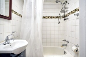 Shower, hair dryer - 1032 Assumption · Trendy 3 BedRoom Perfect for Long Stays (Windsor)