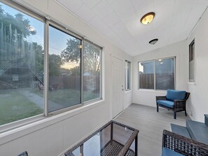 Interior - 1655 Ford · MINT 3Bedroom Home Perfect for long stay! (Windsor)