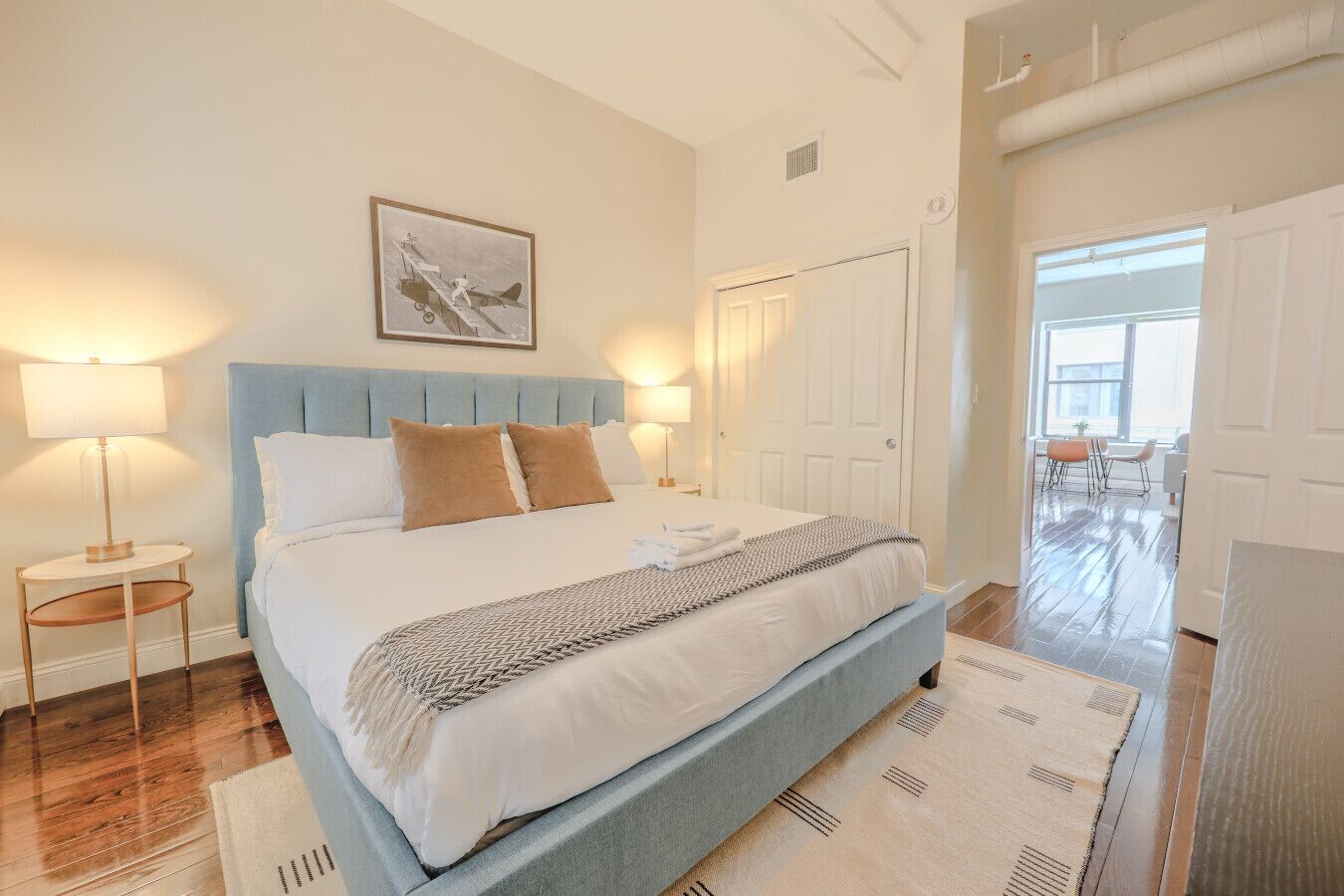 Desk, iron/ironing board, WiFi, bed sheets