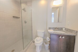 Hair dryer, towels - Milk153-3D-2/2 · 2br/2ba FIDI Apt | Keyless Entry | Walk anywhere! (Boston)