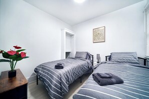 3 bedrooms, free WiFi - 1034 Assumption · Newly renovated 3 bedroom unit (Windsor)
