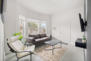TV - 804 · New Build Bright 2 Bdrm Unit (Windsor)