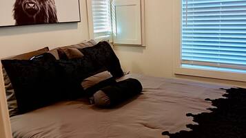 2 slaapkamers, een strijkplank/strijkijzer, gratis wifi, beddengoed