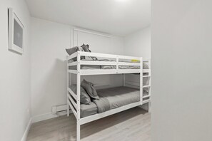 2 bedrooms, free WiFi - 219 · New Build Cozy 2 Bedroom Unit (Windsor)