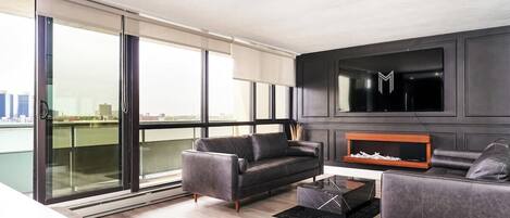 TV, fireplace