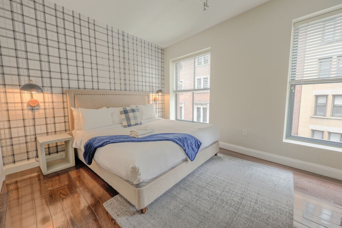 Desk, iron/ironing board, WiFi, bed sheets