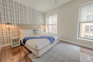 Desk, iron/ironing board, WiFi, bed sheets - Milk153-4A-2/2 · Bright and Bold 2BR | Minutes from the T! (Boston)