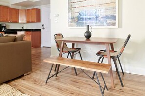 Dining - Milk153-4B-2/2 · Beautiful 2BR In FIDI Boston | Self Check-in (Boston)