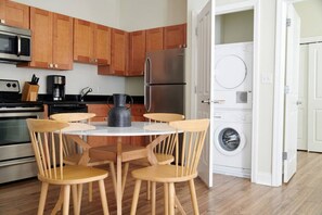 Fridge, coffee/tea maker, cookware/dishes/utensils - Milk153-4C-2/2 · FIDI Boston Lovely 2BR | Close to the T! (Boston)