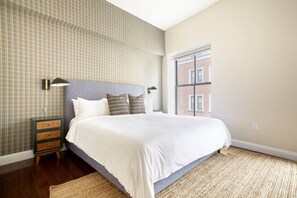 2 bedrooms, desk, iron/ironing board, WiFi - Open Air 2BR | FIDI Boston | Close to Everything! (Boston)