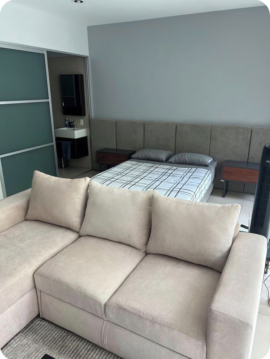 1 dormitorio, tabla de planchar con plancha, wifi y ropa de cama