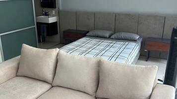1 chambre, fer et planche à repasser, Wi-Fi, literie fournie