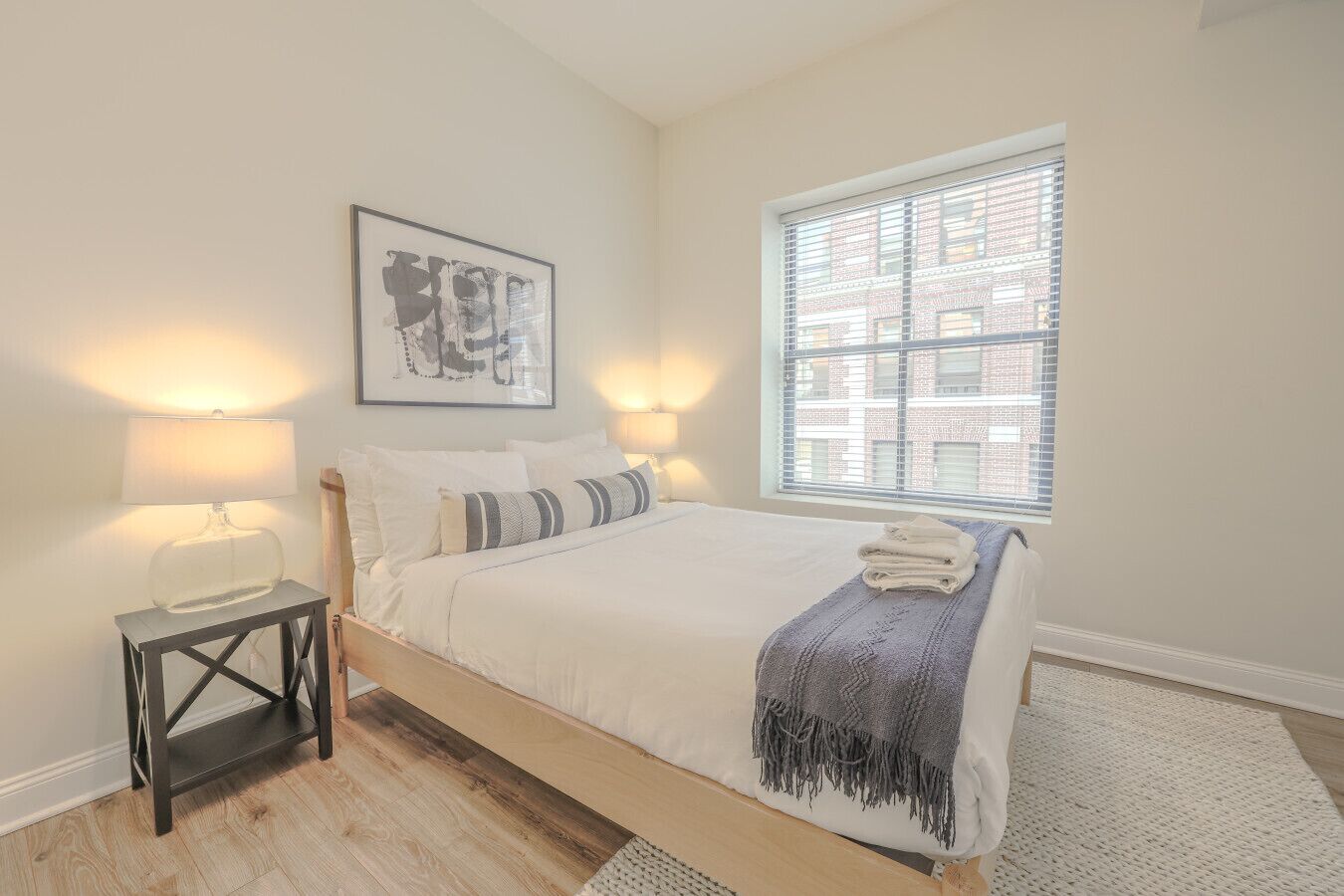 Escrivaninha, ferros/tábuas de passar roupa, Wi-Fi