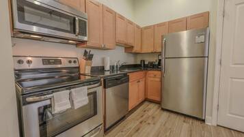 Coffee/tea maker, fridge, cookware/dishes/utensils