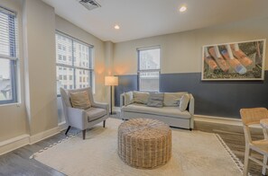 TV - Warm 1BR in Boston FIDI | Close to Everything! (Boston)