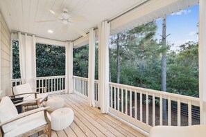 Property grounds - Outdoor Shower! Fenced-In Yard! 4 Bikes! Dogs Allowed! (Santa Rosa Beach)