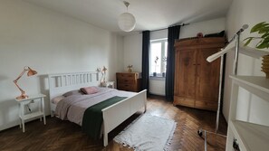 3 bedrooms, iron/ironing board, WiFi, bed sheets - Big apartment in the heart of Tallinn (Tallinn)