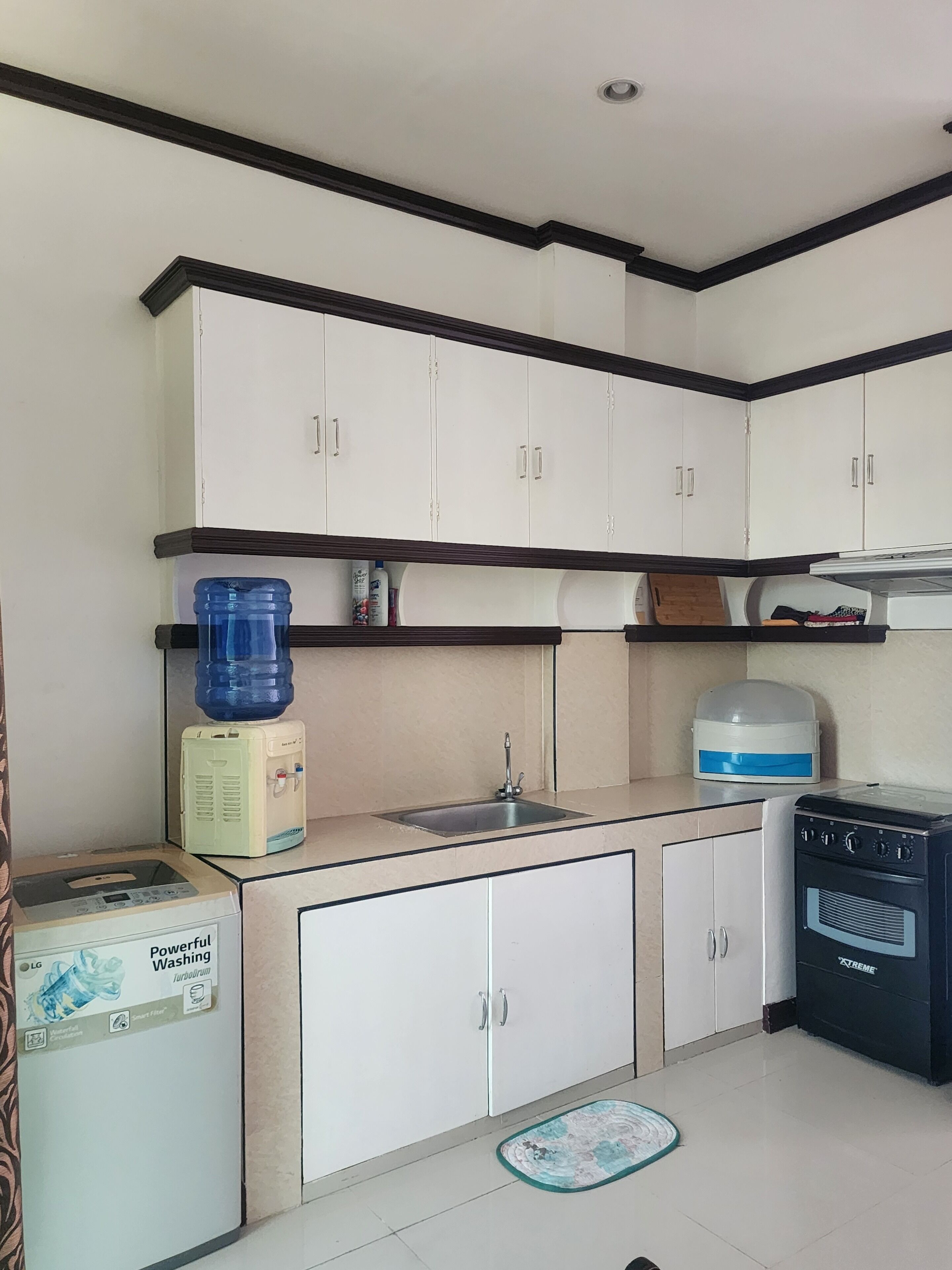 Standard Condo, Balcony, Mountain View | Private kitchen