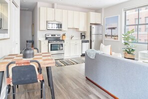 Fridge, coffee/tea maker - Comfy Financial District 1br | Keyless Entry (Boston)