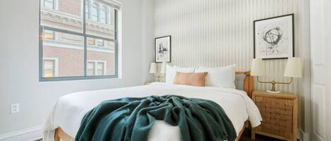 Escrivaninha, ferros/tábuas de passar roupa, Wi-Fi, roupa de cama