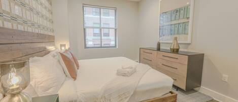 Bureau, fer et planche Ă repasser, Wi-Fi, draps fournis