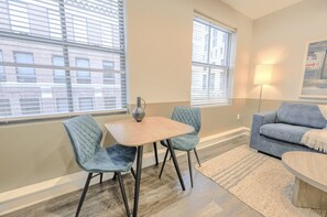 Dining - Boston Financial District 1BR | Walk to anything! (Boston)