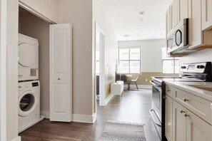 Fridge, coffee/tea maker - Milk153-6F-1/1 · Spacious 1br In Boston FIDI | Close to T! (Boston)