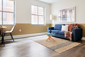 TV - Milk153-6F-1/1 · Spacious 1br In Boston FIDI | Close to T! (Boston)
