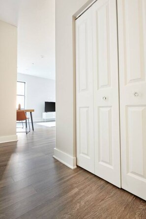 Interior - Milk153-6G-1/1 · Bright FIDI 1br | Centrally Located (Boston)