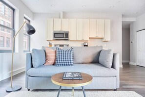 TV - Milk153-6G-1/1 · Bright FIDI 1br | Centrally Located (Boston)