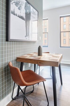 Dining - Milk153-6G-1/1 · Bright FIDI 1br | Centrally Located (Boston)