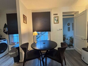 Dining - Homely 1BDR Flat with Private Patio in Angel (Greater London)