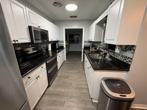 Fridge, microwave, oven, stovetop - Luxe Modern Home - Private, Friendly & Stylish (Sarasota)