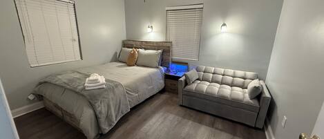 3 slaapkamers, een kluis op de kamer, een bureau