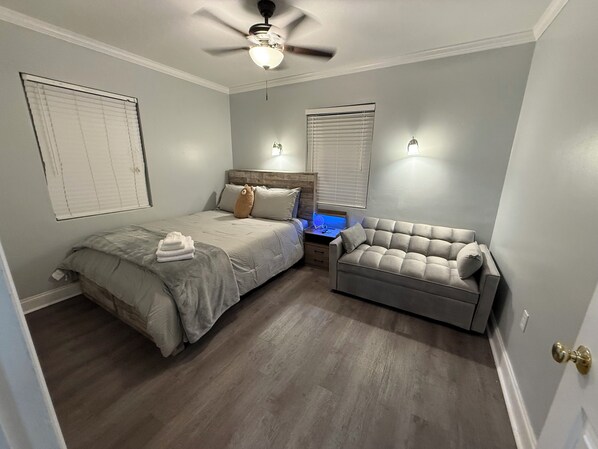 3 bedrooms, in-room safe, desk, iron/ironing board