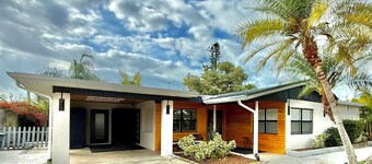 Luxe Modern Home - Private, Friendly & Stylish